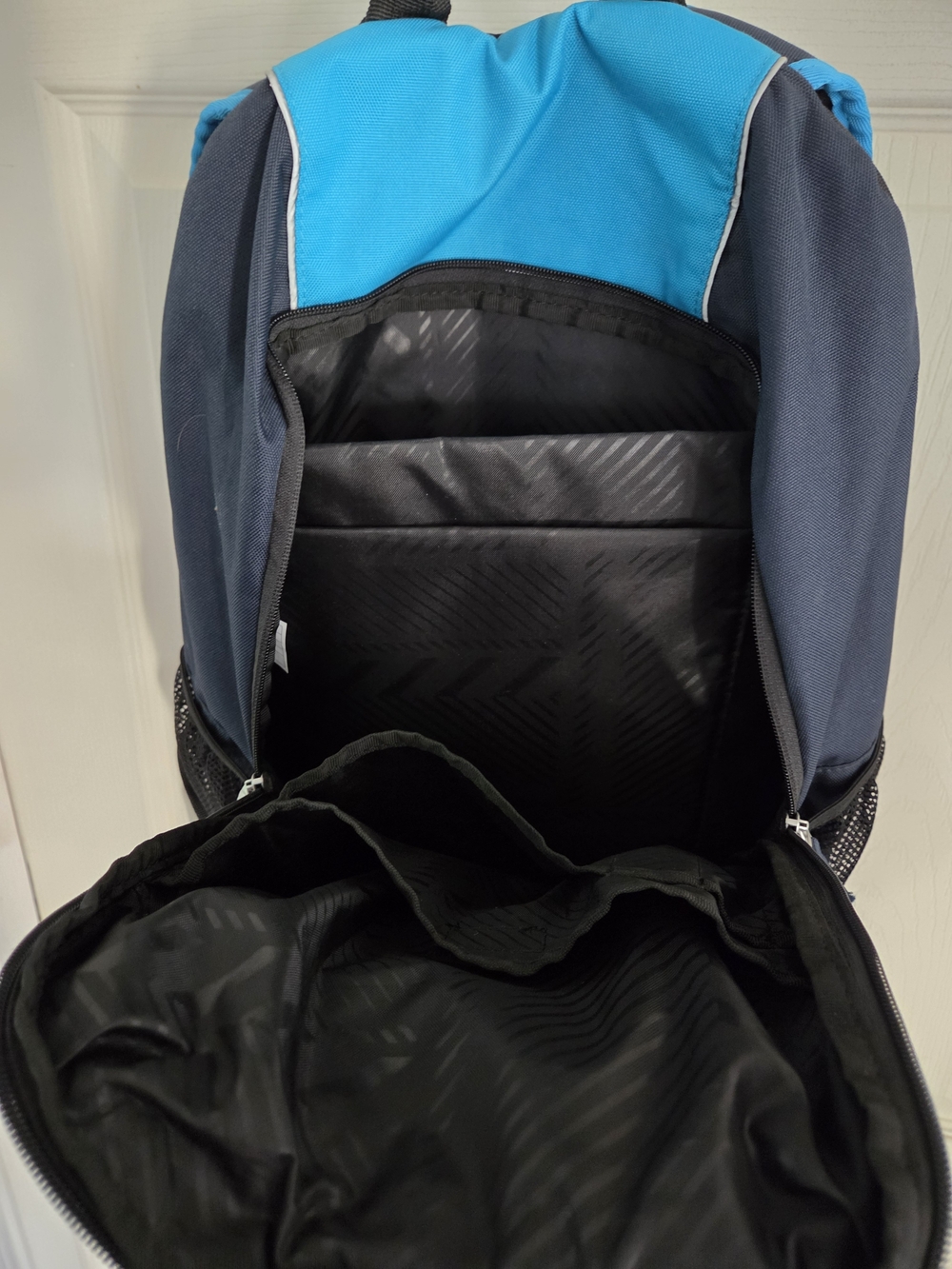 Oakley Blue and Black Backpack - Picture 2 of 4